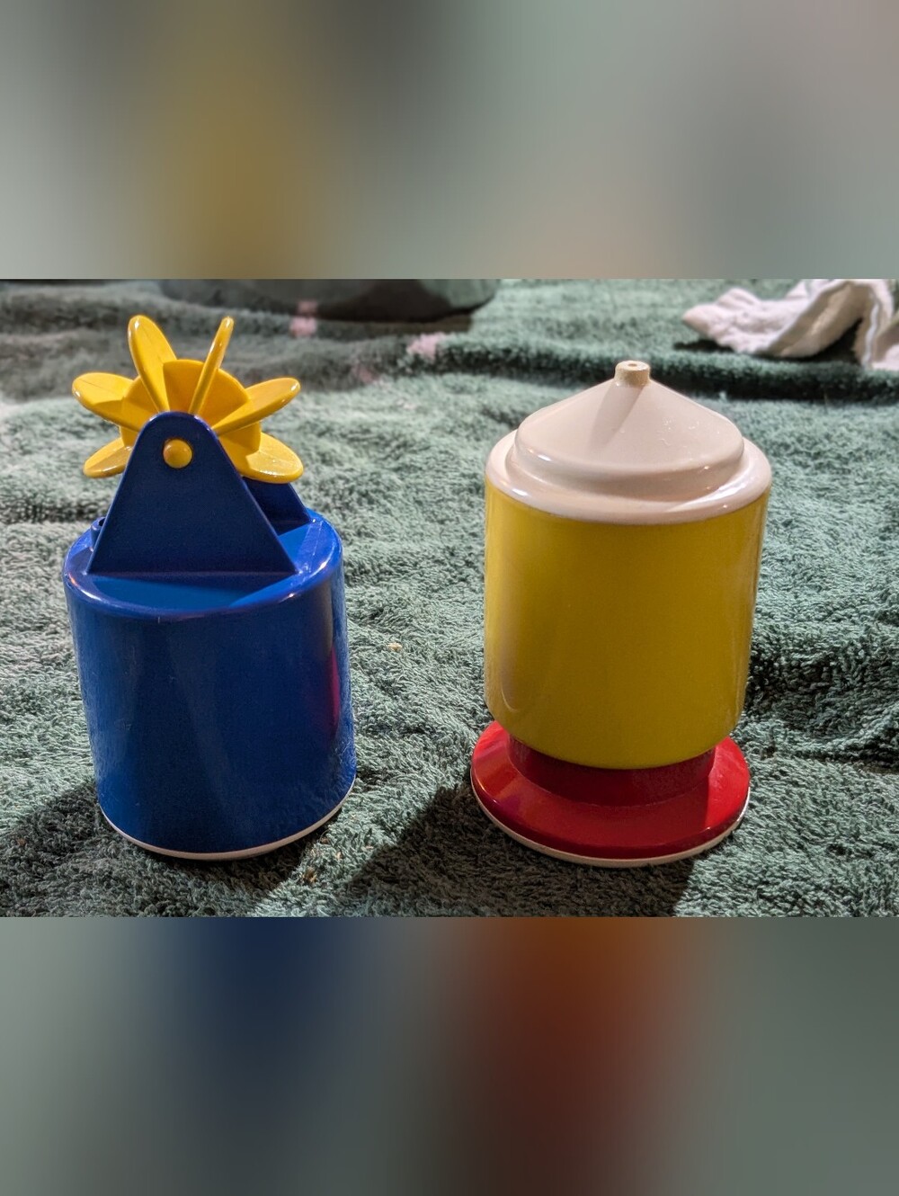 Classic 1980s Vintage Kids Spin And Spray Toy Set – 2ct Blue, Yellow